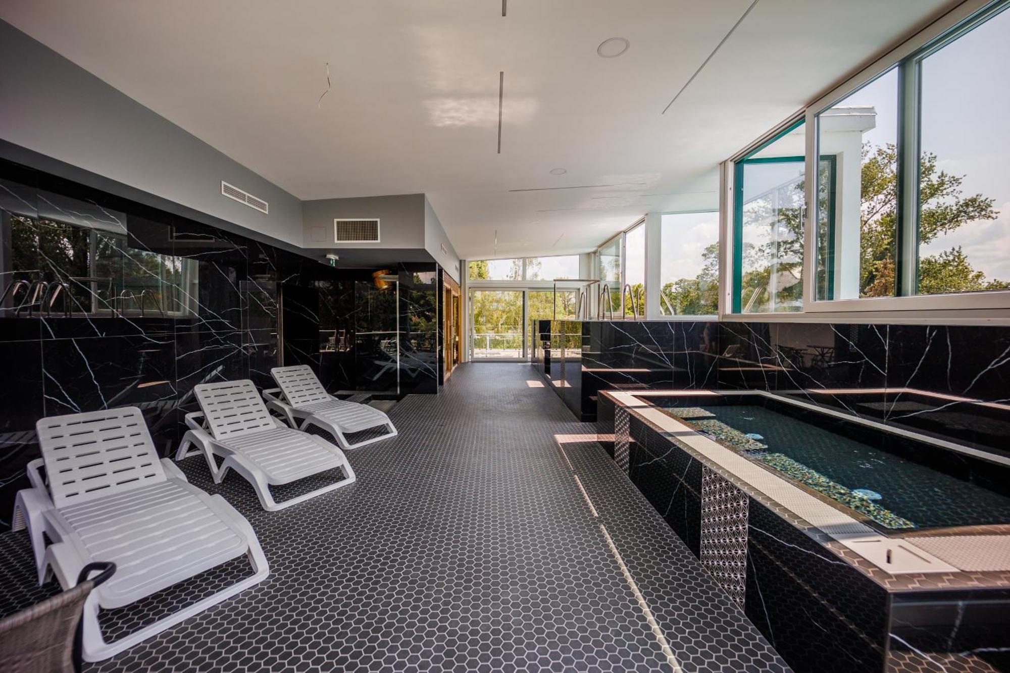 Villa Bauhaus Labi Garden Wellness Apartman Siófok Kültér fotó